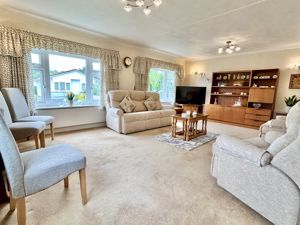 Lounge/Diner- click for photo gallery